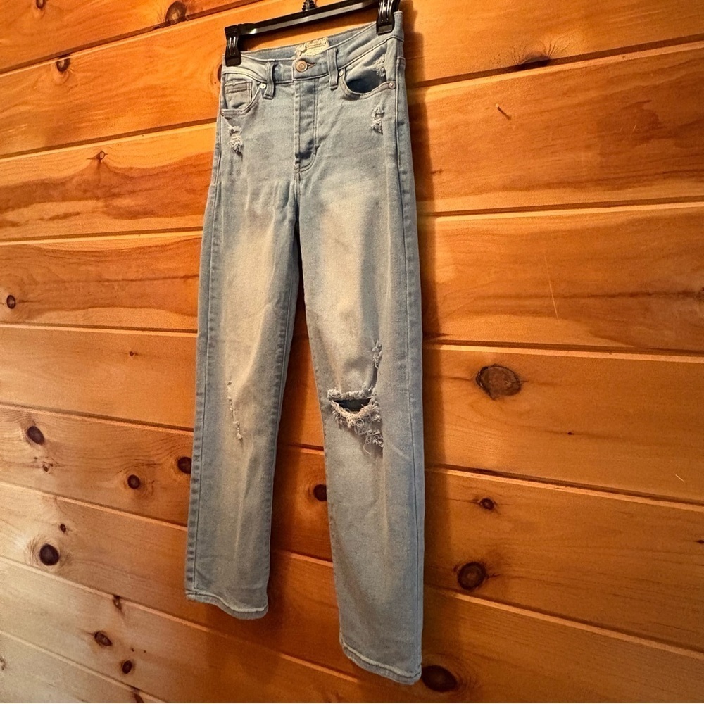 Altar’d State Distressed Light Wash Denim Jeans size 25/1.